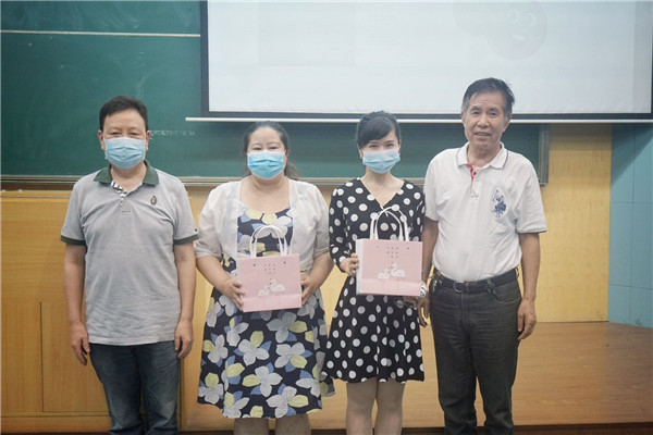 最后,李锋主任,郭风劲书记,康皓书记,吴明珑护士长为同济骨科一线医护